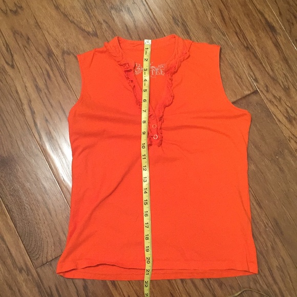 Ruffles collar sleeveless top - Picture 4 of 5
